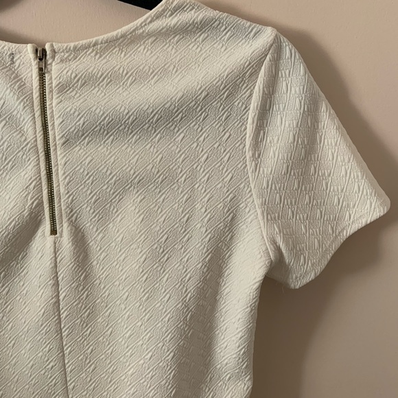 Forever 21 Textured White Short Sleeve Top - Picture 3 of 5